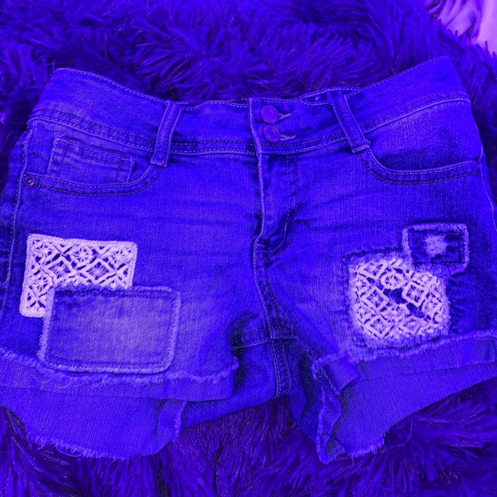 ⚠️LAST 2 WEEKS TO PURCHASE— two-button Jean shorts
